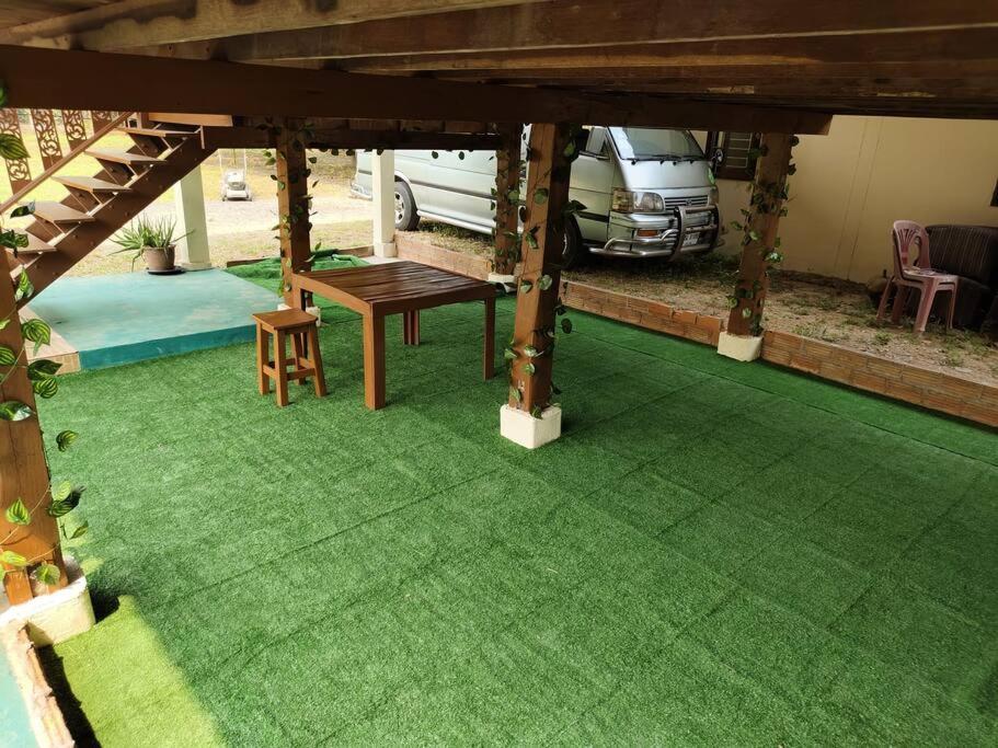 Regal Eagle Golf-centric Thai House And Garden *