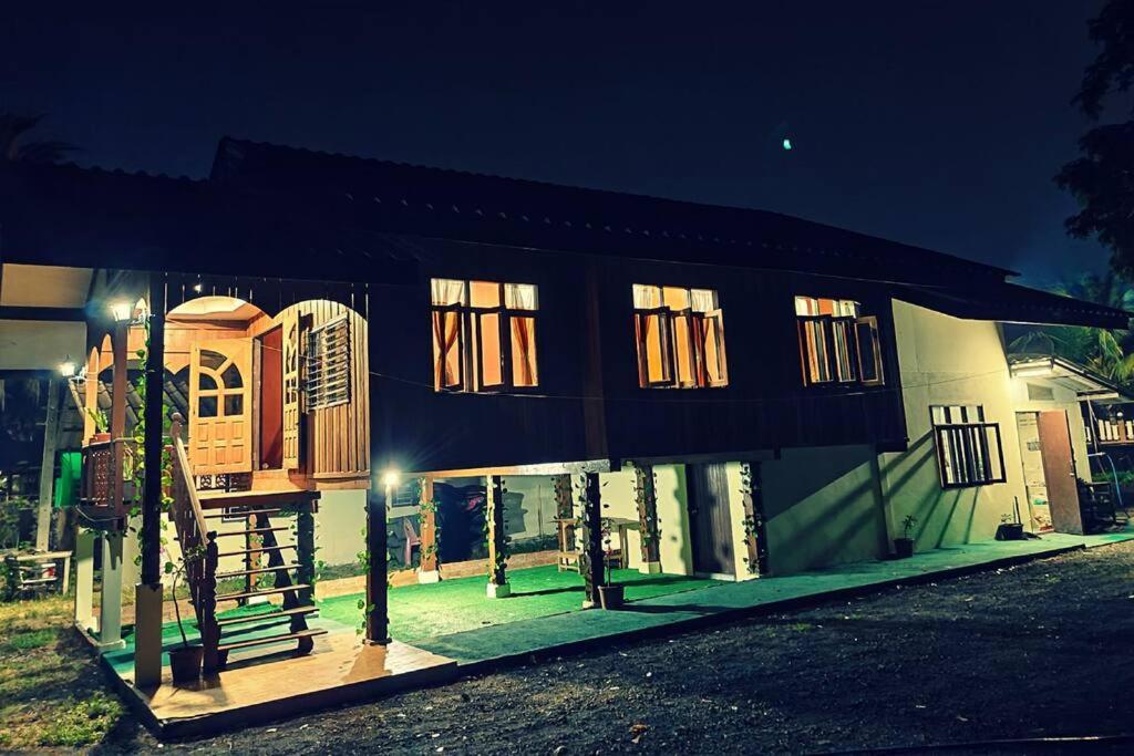 Regal Eagle Golf-centric Thai House And Garden Holiday home Chiang Mai