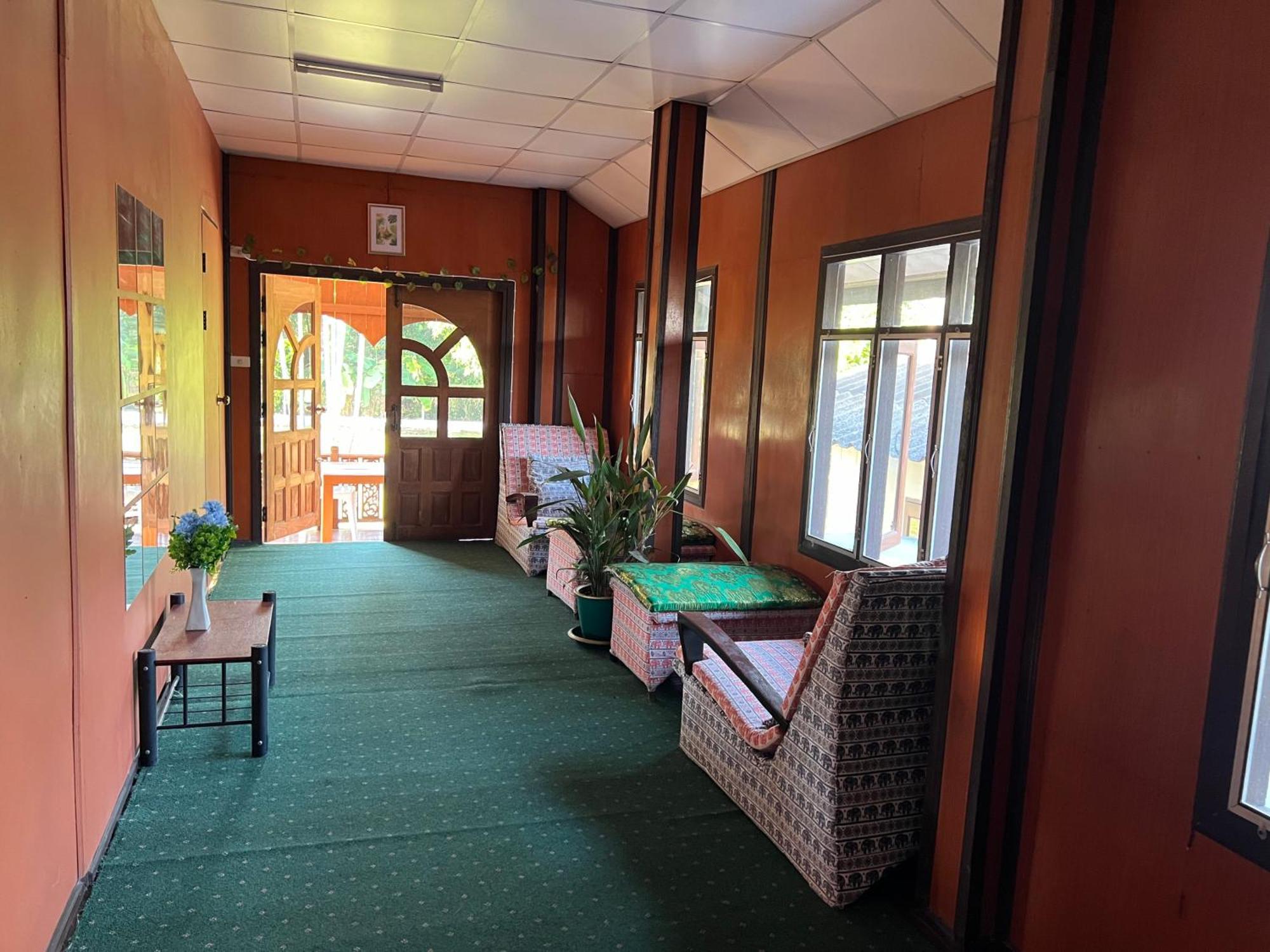 Regal Eagle Golf-centric Thai House And Garden *