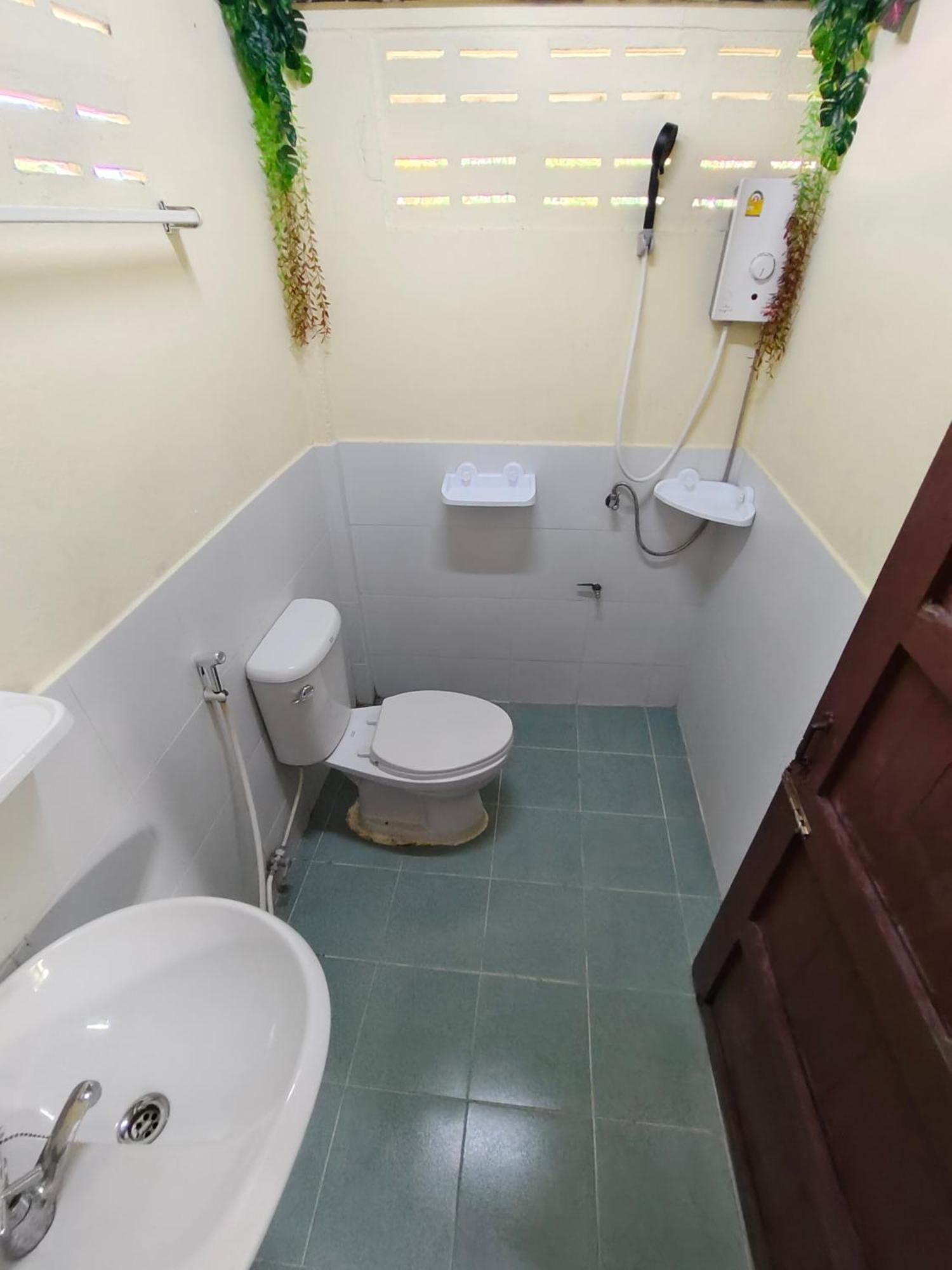 Regal Eagle Golf-centric Thai House And Garden Nhà nghỉ *